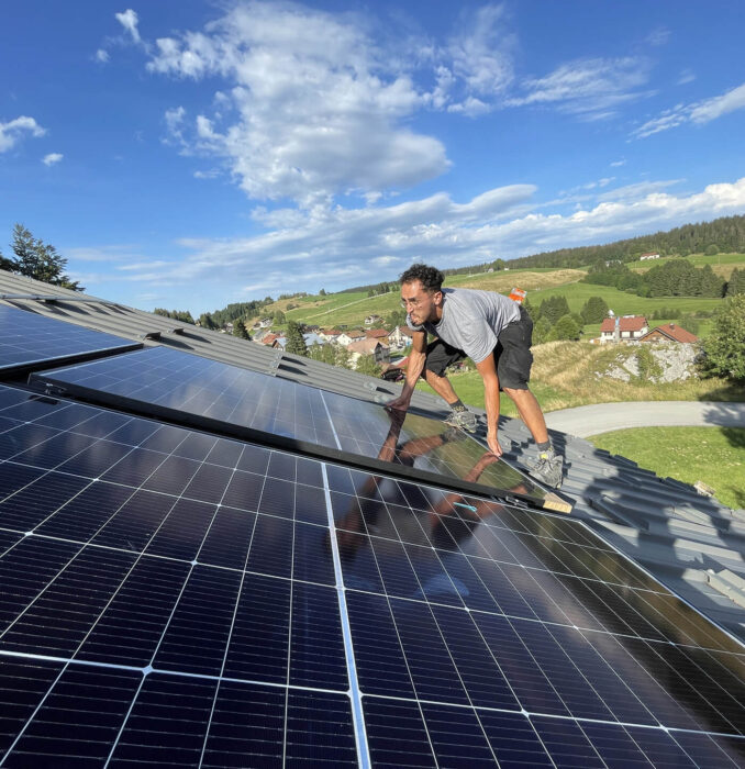 Installation panneaux solaires sur le toit