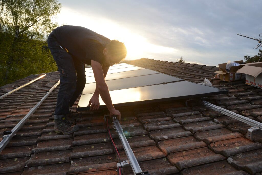 Panneaux-solaires-saint-denis-les-bourg
